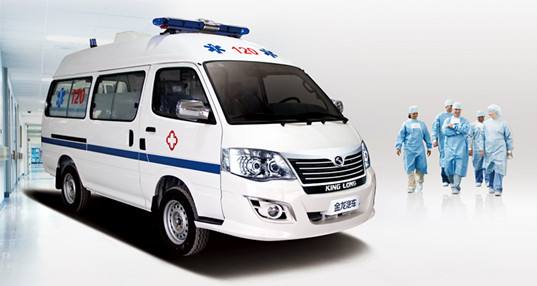 命懸一線牽動人心，救護車臨危不亂治病救人_